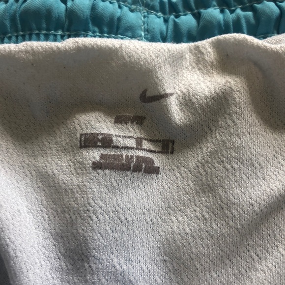 Nike shorts size medium - Picture 4 of 8